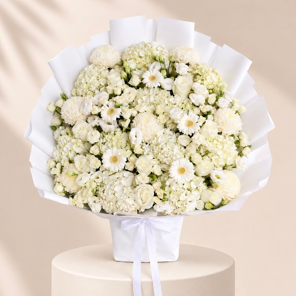 Snow White Dream Bouquet Main image